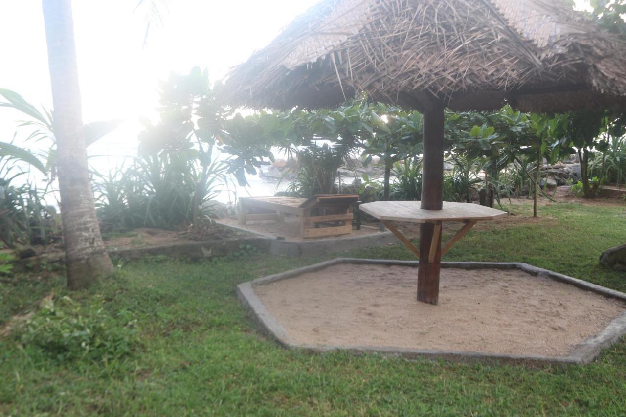 Beach Rip Rap Cabana And Guest Hotel Galle Exterior photo