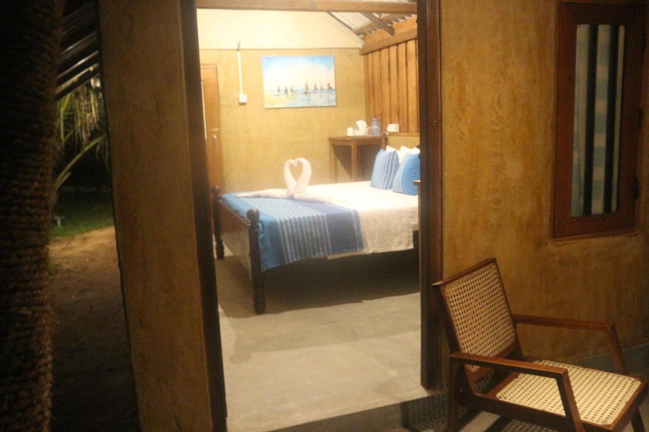 Beach Rip Rap Cabana And Guest Hotel Galle Exterior photo