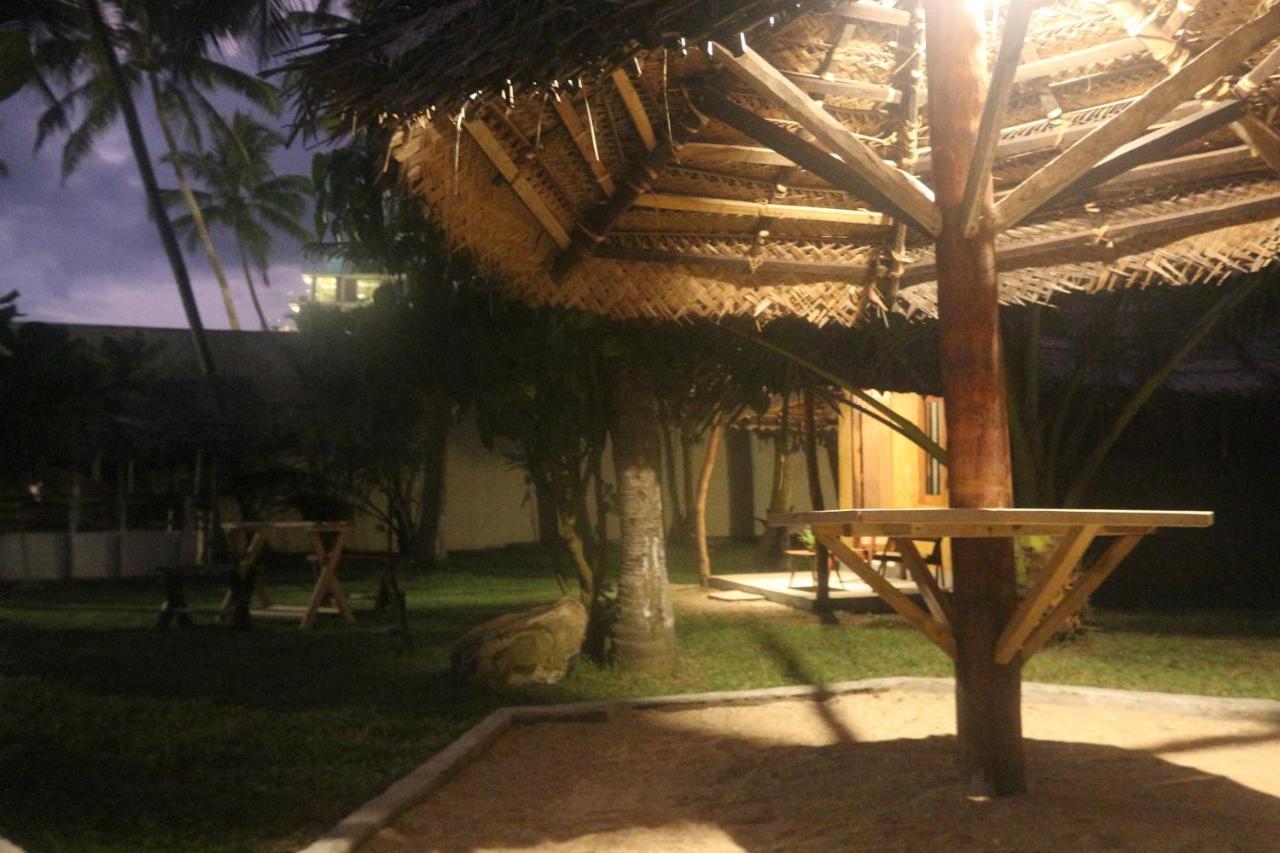Beach Rip Rap Cabana And Guest Hotel Galle Exterior photo